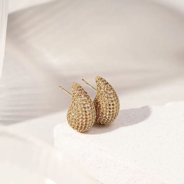 BRINCO ZIRCONIA CHAMPAGNE GOTA PERA CRAVEJADA 20MM - Image 2