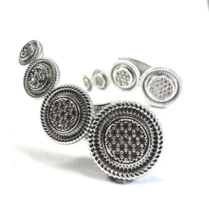 Brinco Earcuff Bolinhas