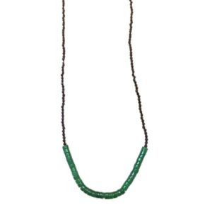 COLAR PRETO E JADE VERDE