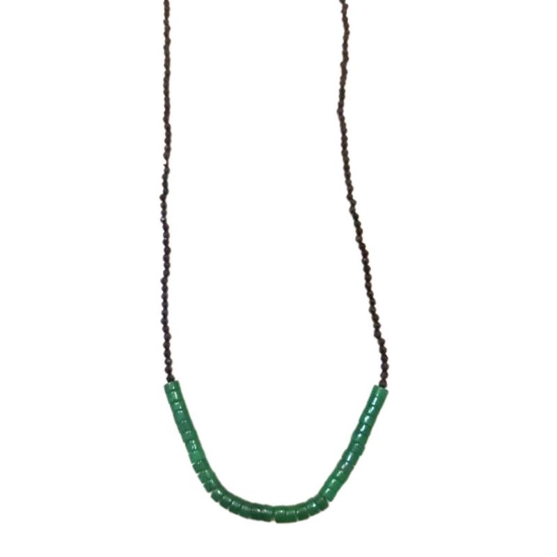 COLAR PRETO E JADE VERDE